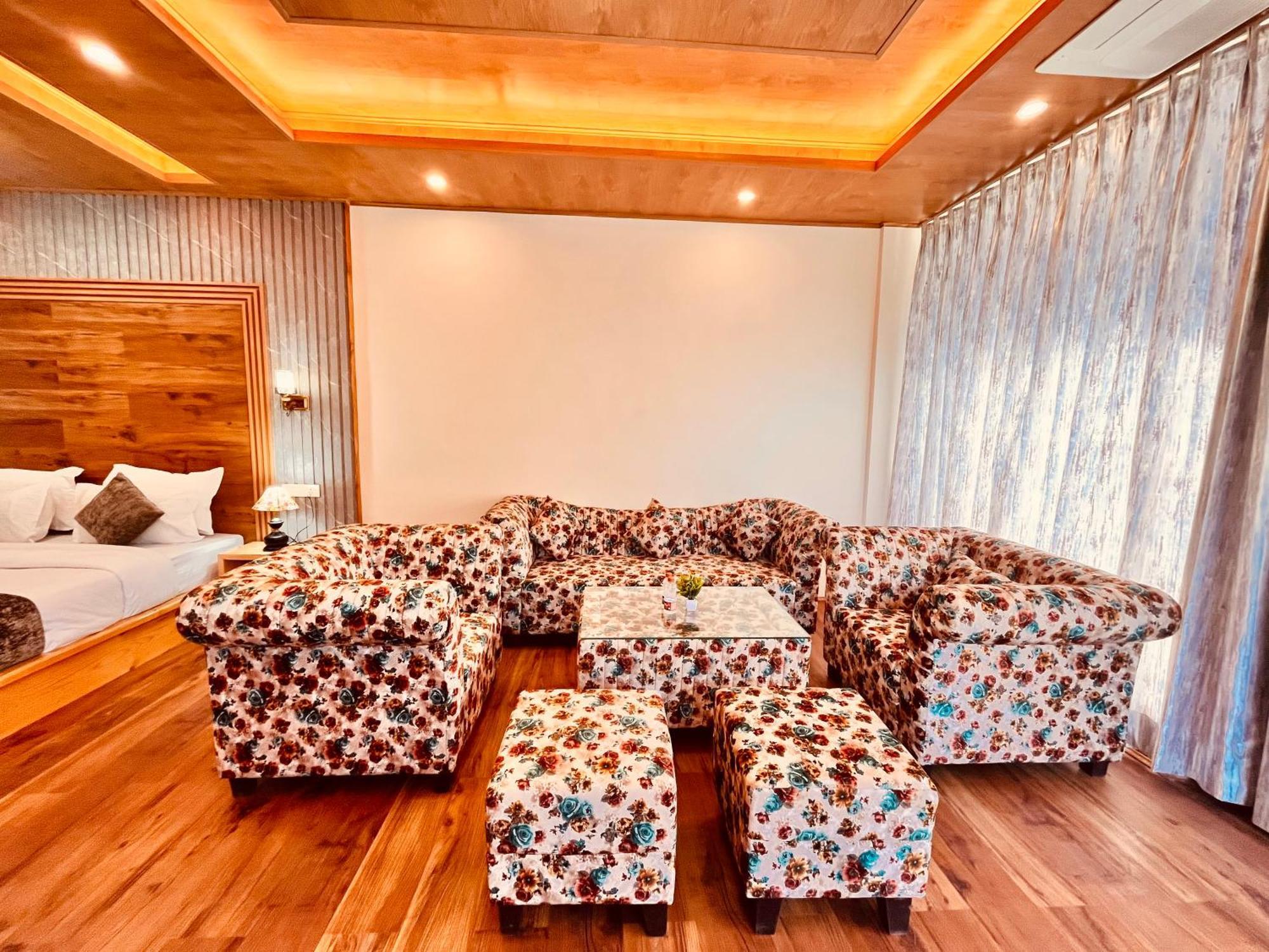 Naina Deventure Resort, Manali - Premium Rooms With Centrally Heated & Scenic View Eksteriør bilde