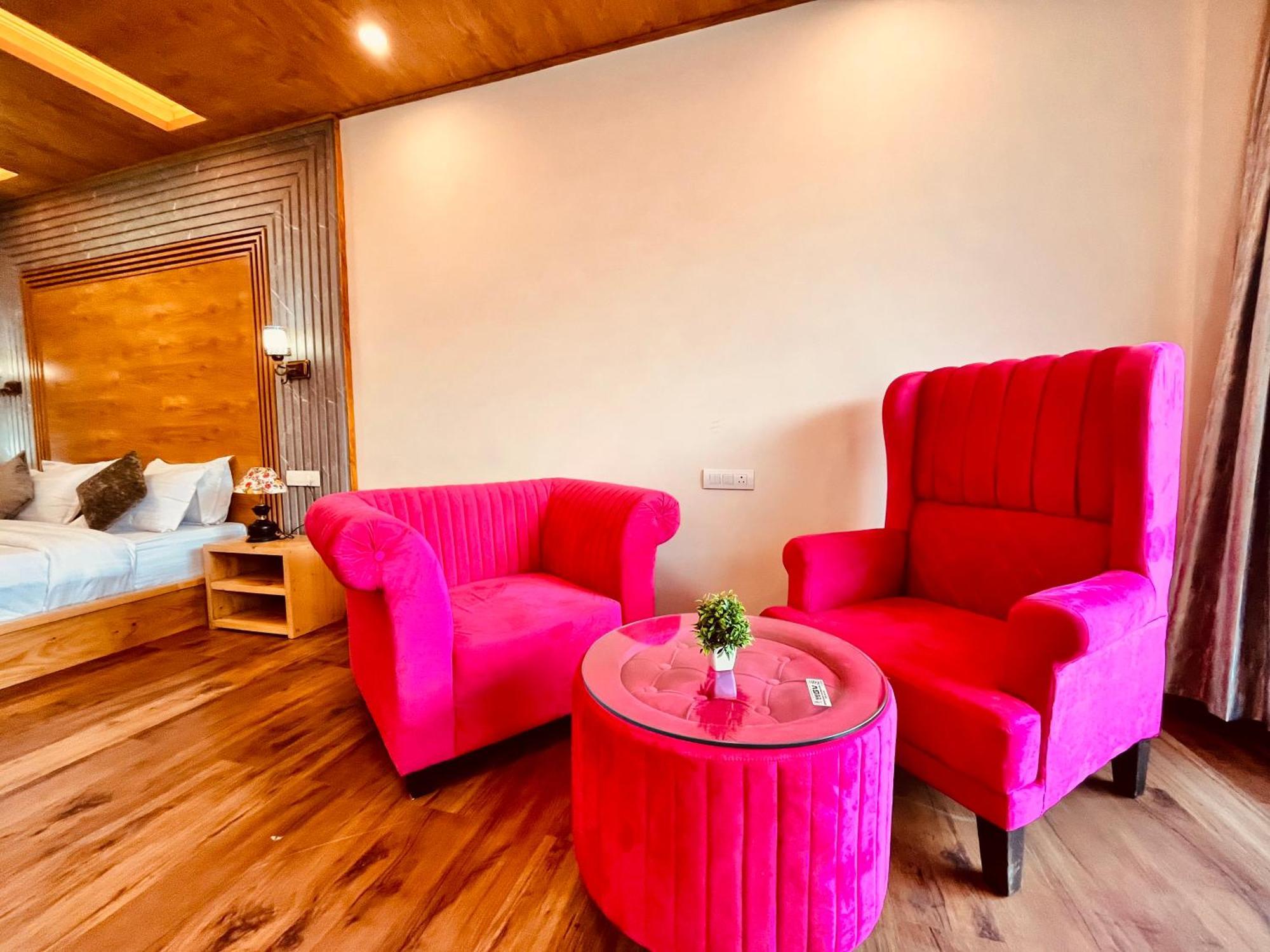 Naina Deventure Resort, Manali - Premium Rooms With Centrally Heated & Scenic View Eksteriør bilde